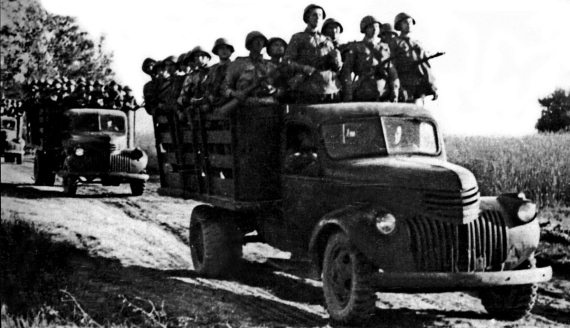 Иллюстрация к книге — Автонашествие на СССР. Трофейные и лендлизовские автомобили [i_202.jpg]