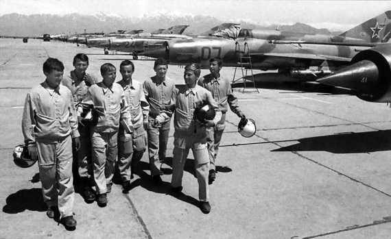 Иллюстрация к книге — Выжженное небо Афгана. Боевая авиация в Афганской войне [i_009.jpg]