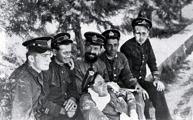 Иллюстрация к книге — Герои Черноморского Подплава [i_072.jpg]