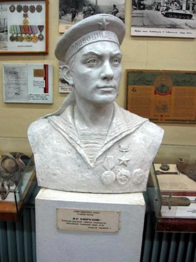 Иллюстрация к книге — Герои Черноморского Подплава [i_203.jpg]