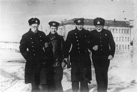 Иллюстрация к книге — Подводник-североморец Израиль Фисанович [i_150.jpg]