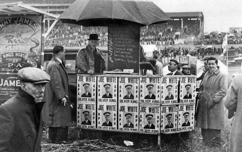 Иллюстрация к книге — «Острые козырьки»: как это было. Билли Кимбер, «Бирмингемская банда» и ипподромные войны 1920-х [i_004.jpg]