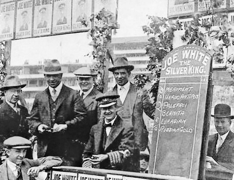 Иллюстрация к книге — «Острые козырьки»: как это было. Билли Кимбер, «Бирмингемская банда» и ипподромные войны 1920-х [i_032.jpg]