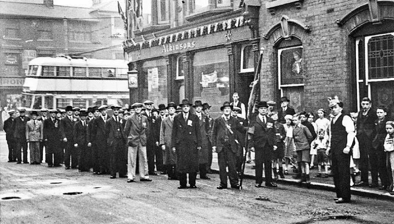 Иллюстрация к книге — «Острые козырьки»: как это было. Билли Кимбер, «Бирмингемская банда» и ипподромные войны 1920-х [i_039.jpg]