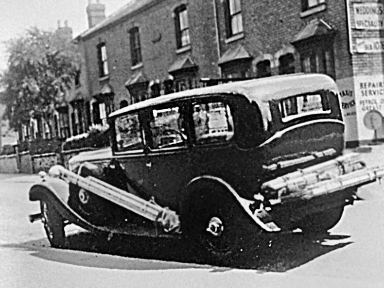 Иллюстрация к книге — «Острые козырьки»: как это было. Билли Кимбер, «Бирмингемская банда» и ипподромные войны 1920-х [i_042.jpg]