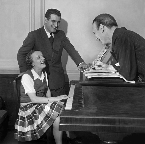 Иллюстрация к книге — Эдит Пиаф. Без любви мы - ничто [i_007.jpg]