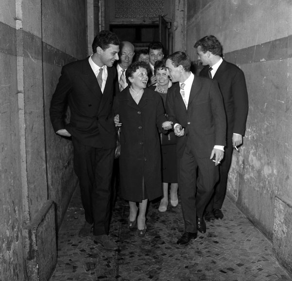 Иллюстрация к книге — Эдит Пиаф. Без любви мы - ничто [i_016.jpg]