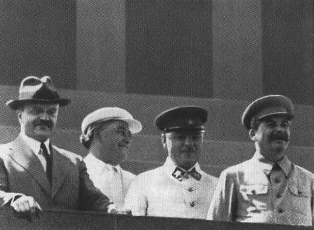 Иллюстрация к книге — Окружение Сталина [i_003.jpg]