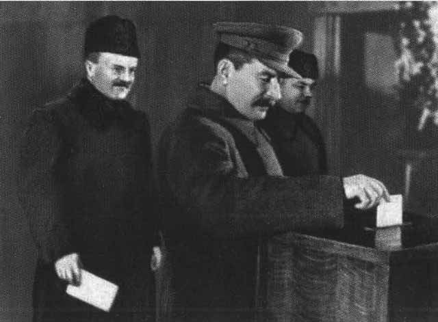 Иллюстрация к книге — Окружение Сталина [i_004.jpg]