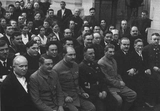 Иллюстрация к книге — Окружение Сталина [i_013.jpg]