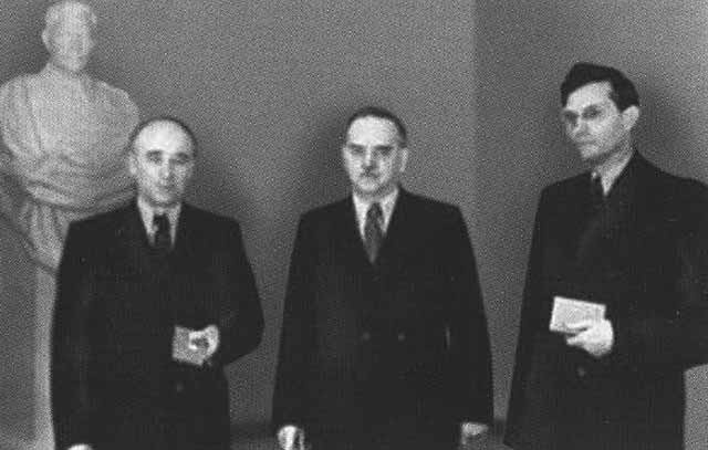 Иллюстрация к книге — Окружение Сталина [i_023.jpg]