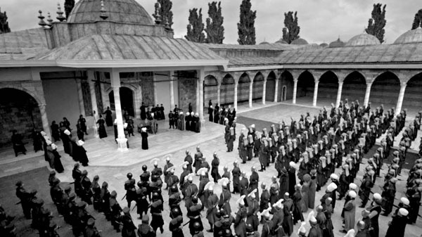 Иллюстрация к книге — Кёсем Султан. Новая загадка Великолепного века [_111.jpg]