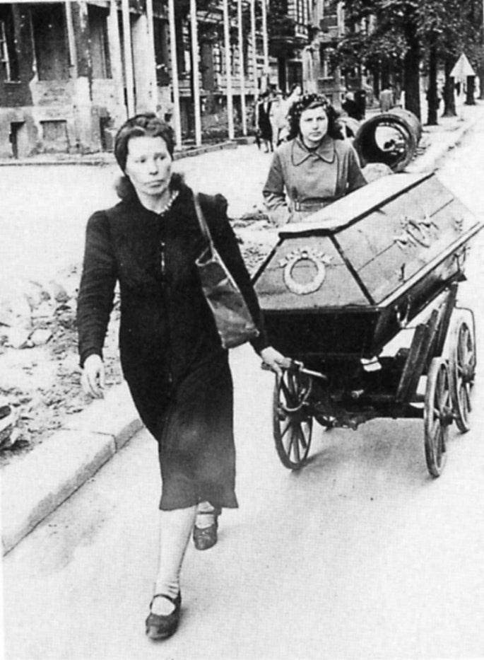 Иллюстрация к книге — Смерть в Берлине. От Веймарской республики до разделенной Германии [i_013.jpg]