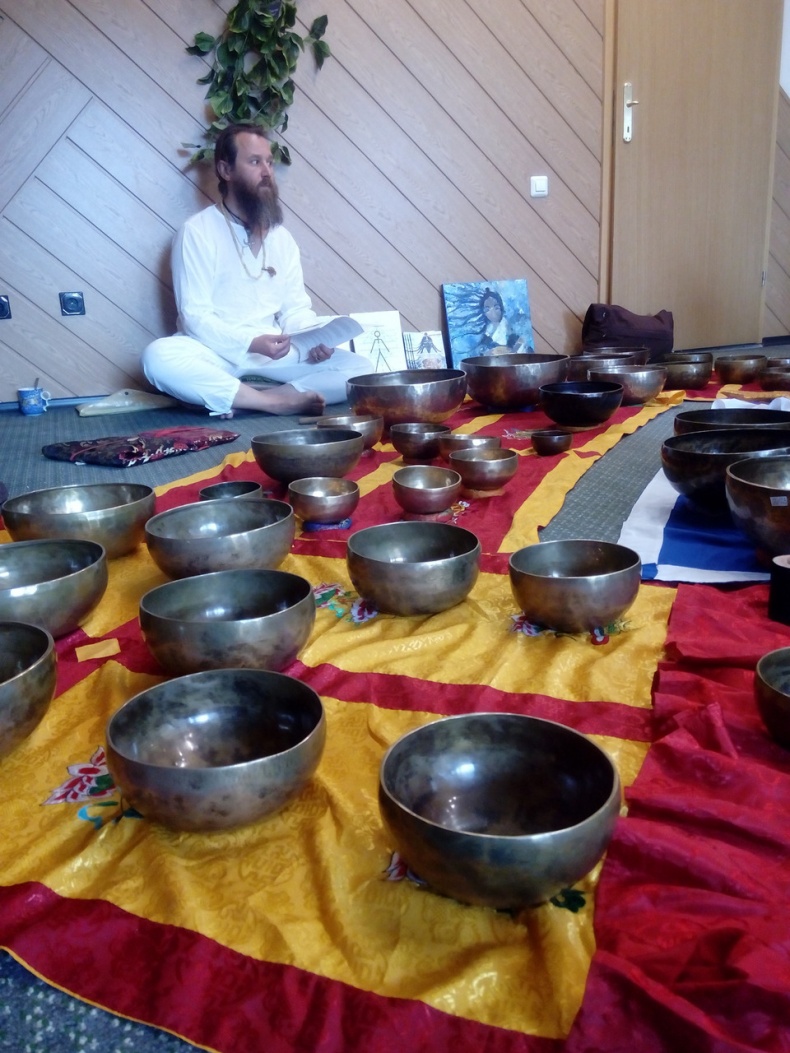 Иллюстрация к книге — Тибетские поющие чаши и универсальная энергия Рэйки [image14_55a8efc5517896ab754cbf7a_jpg.jpg]