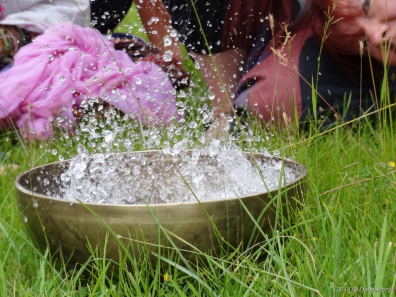 Иллюстрация к книге — Тибетские поющие чаши и универсальная энергия Рэйки [image5_55a8f7e485e902556bffcb8e_jpg.jpg]