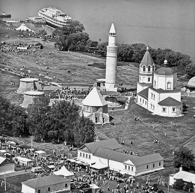 Иллюстрация к книге — Чудо света на Руси под Казанью. Как было на самом деле [i_084.jpg]