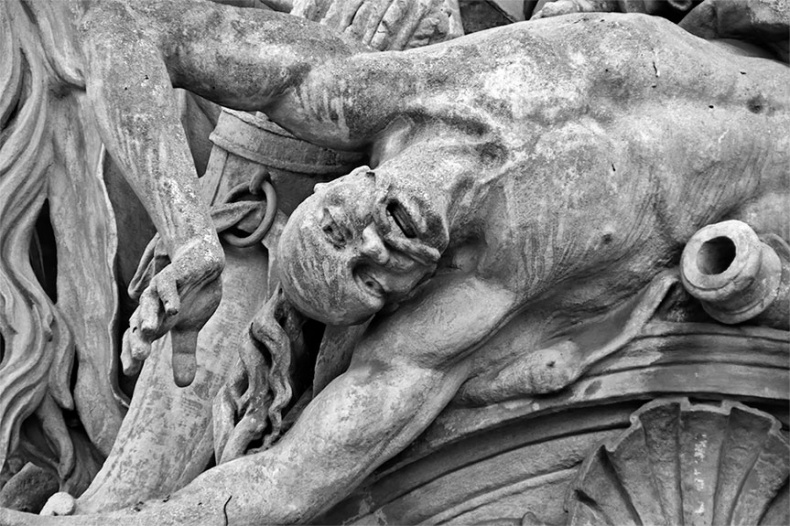 Иллюстрация к книге — Чудо света на Руси под Казанью. Как было на самом деле [i_294.jpg]