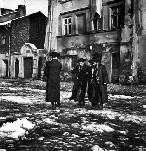 Иллюстрация к книге — Идишская цивилизация. Становление и упадок забытой нации [_01.jpg]