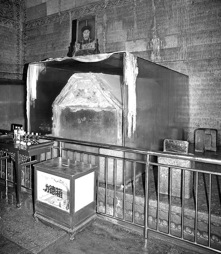 Иллюстрация к книге — Как было на самом деле. Последний путь святого семейства [i_058.jpg]