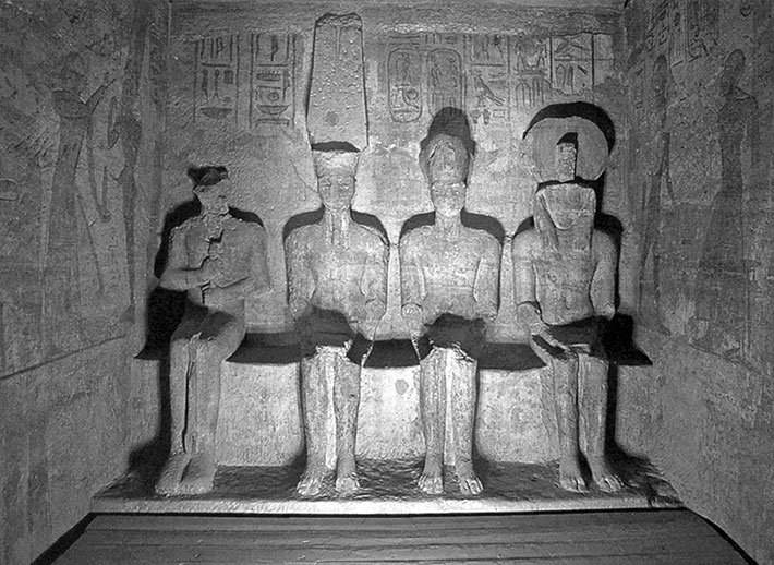 Иллюстрация к книге — Как было на самом деле. Последний путь святого семейства [i_224.jpg]