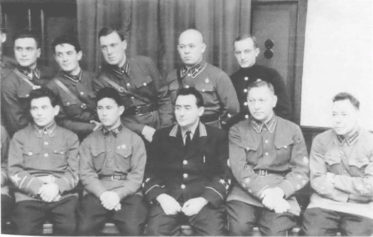 Иллюстрация к книге — "Сталинский питомец" - Николай Ежов [i_018.jpg]