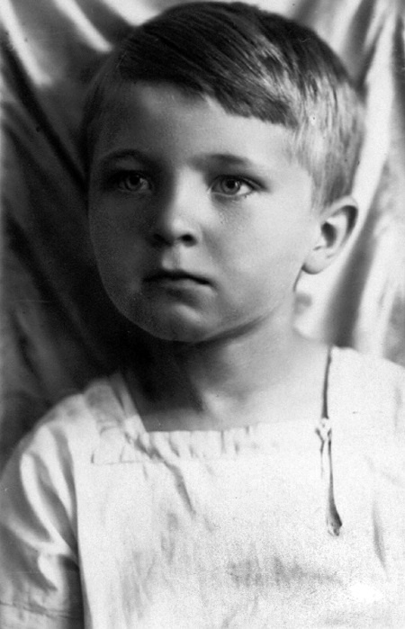 Иллюстрация к книге — Лопухи и лебеда [i_004.jpg]