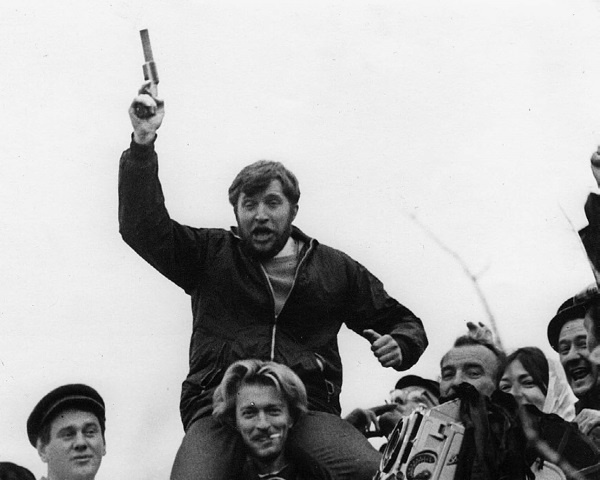 Иллюстрация к книге — Лопухи и лебеда [i_016.jpg]