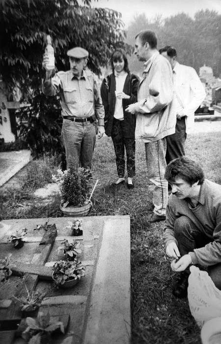 Иллюстрация к книге — Лопухи и лебеда [i_040.jpg]