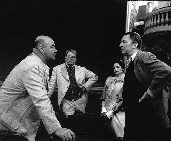 Иллюстрация к книге — Лопухи и лебеда [i_045.jpg]