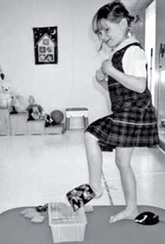 Иллюстрация к книге — Обучение моторным навыкам детей с ДЦП. Пособие для родителей и профессионалов [i_243.jpg]