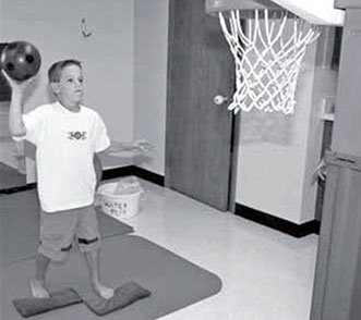 Иллюстрация к книге — Обучение моторным навыкам детей с ДЦП. Пособие для родителей и профессионалов [i_250.jpg]