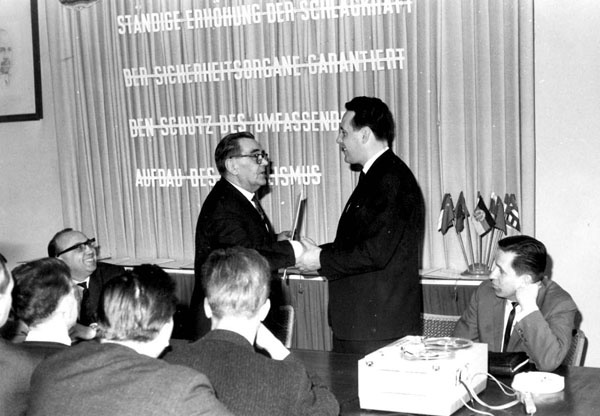 Иллюстрация к книге — Маркус Вольф. &quot;Человек без лица&quot; из Штази [_09.jpg]