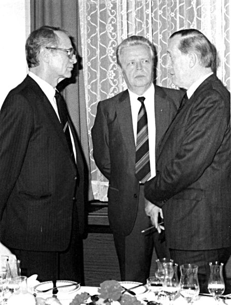 Иллюстрация к книге — Маркус Вольф. &quot;Человек без лица&quot; из Штази [_10.jpg]