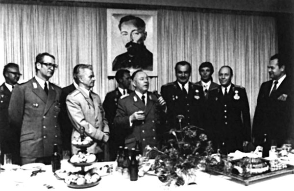 Иллюстрация к книге — Маркус Вольф. &quot;Человек без лица&quot; из Штази [_11.jpg]