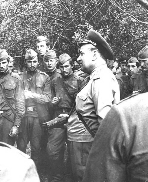 Иллюстрация к книге — Правда о штрафбатах. Как офицерский штрафбат дошел до Берлина [i_017.jpg]