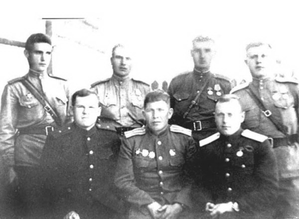 Иллюстрация к книге — Правда о штрафбатах. Как офицерский штрафбат дошел до Берлина [i_027.jpg]