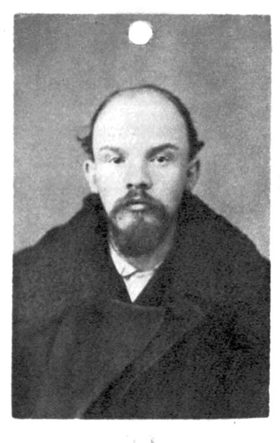 Иллюстрация к книге — Тайна личности Ленина. Спаситель народа или разрушитель империи? [i_015.jpg]