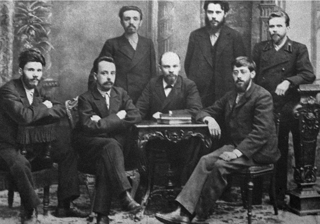 Иллюстрация к книге — Тайна личности Ленина. Спаситель народа или разрушитель империи? [i_018.jpg]