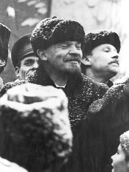 Иллюстрация к книге — Тайна личности Ленина. Спаситель народа или разрушитель империи? [i_041.jpg]