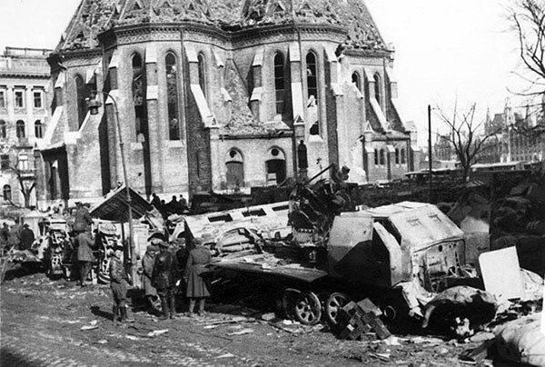 Иллюстрация к книге — Дорога на Берлин. "От победы к победе" [_166.jpg]