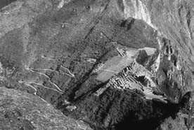 Иллюстрация к книге — Опрокинутый мир. Тайны прошлого – загадки грядущего. Что скрывают архивы Спецотдела НКВД, Аненербе и Верховного командования Вермахта [i_005.jpg]