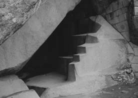 Иллюстрация к книге — Опрокинутый мир. Тайны прошлого – загадки грядущего. Что скрывают архивы Спецотдела НКВД, Аненербе и Верховного командования Вермахта [i_008.jpg]