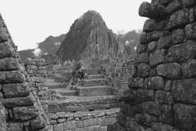 Иллюстрация к книге — Опрокинутый мир. Тайны прошлого – загадки грядущего. Что скрывают архивы Спецотдела НКВД, Аненербе и Верховного командования Вермахта [i_015.jpg]