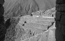 Иллюстрация к книге — Опрокинутый мир. Тайны прошлого – загадки грядущего. Что скрывают архивы Спецотдела НКВД, Аненербе и Верховного командования Вермахта [i_020.jpg]