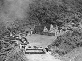 Иллюстрация к книге — Опрокинутый мир. Тайны прошлого – загадки грядущего. Что скрывают архивы Спецотдела НКВД, Аненербе и Верховного командования Вермахта [i_025.jpg]