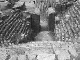 Иллюстрация к книге — Опрокинутый мир. Тайны прошлого – загадки грядущего. Что скрывают архивы Спецотдела НКВД, Аненербе и Верховного командования Вермахта [i_049.jpg]