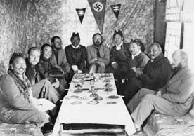 Иллюстрация к книге — Опрокинутый мир. Тайны прошлого – загадки грядущего. Что скрывают архивы Спецотдела НКВД, Аненербе и Верховного командования Вермахта [i_130.jpg]