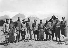 Иллюстрация к книге — Опрокинутый мир. Тайны прошлого – загадки грядущего. Что скрывают архивы Спецотдела НКВД, Аненербе и Верховного командования Вермахта [i_138.jpg]