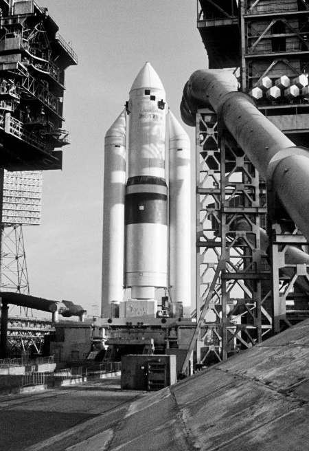 Иллюстрация к книге — Солнце, Луна, Марс [i_029.jpg]