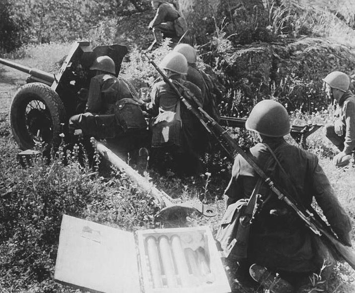 Иллюстрация к книге — Мы дрались против «Тигров». «Главное – выбить у них танки!» [i_001.jpg]